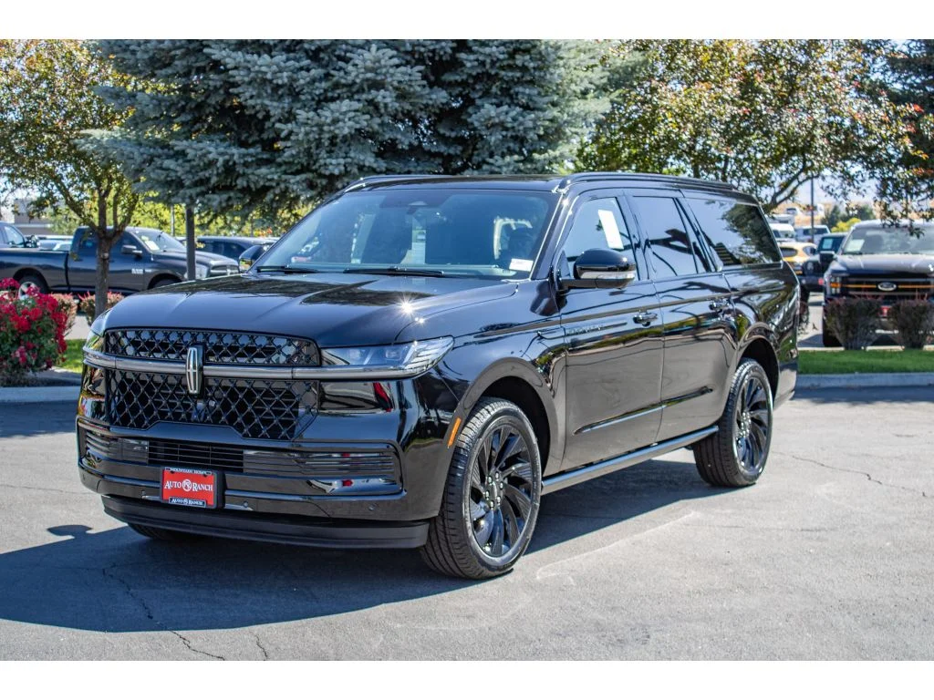 New 2026 Infinite Black Metallic Clearcoat Lincoln Reserve image 4