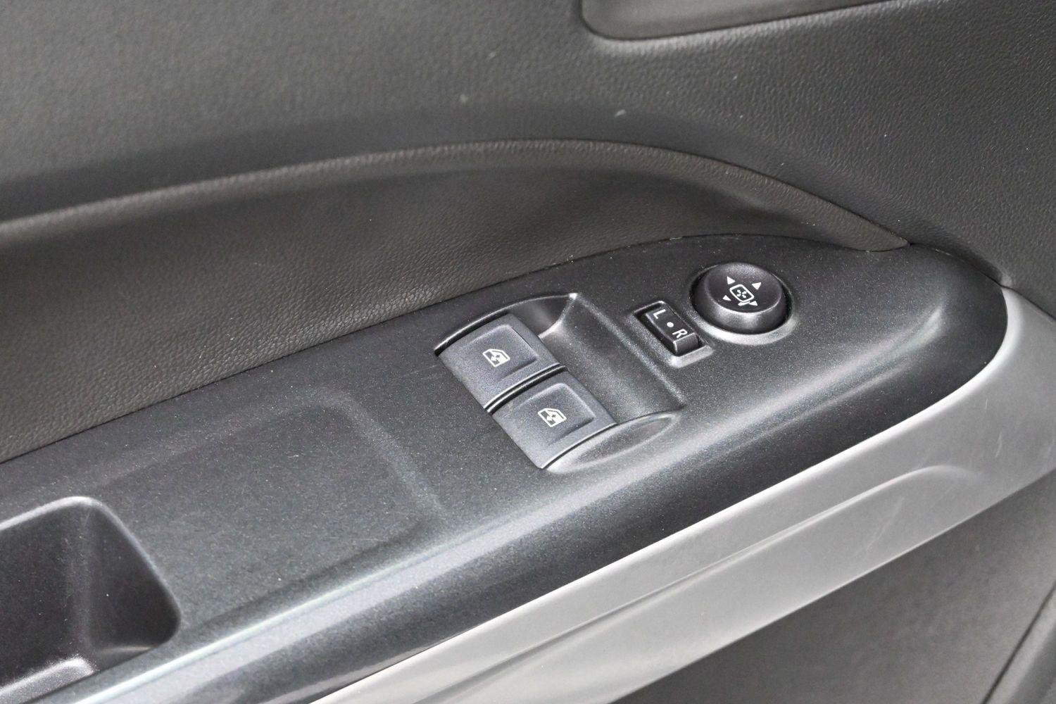 Used 2022 Summit White Chevrolet 4WD LT image 11