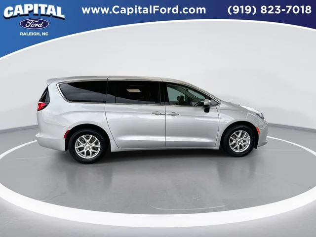 Used 2023 Silver Chrysler LX image 9