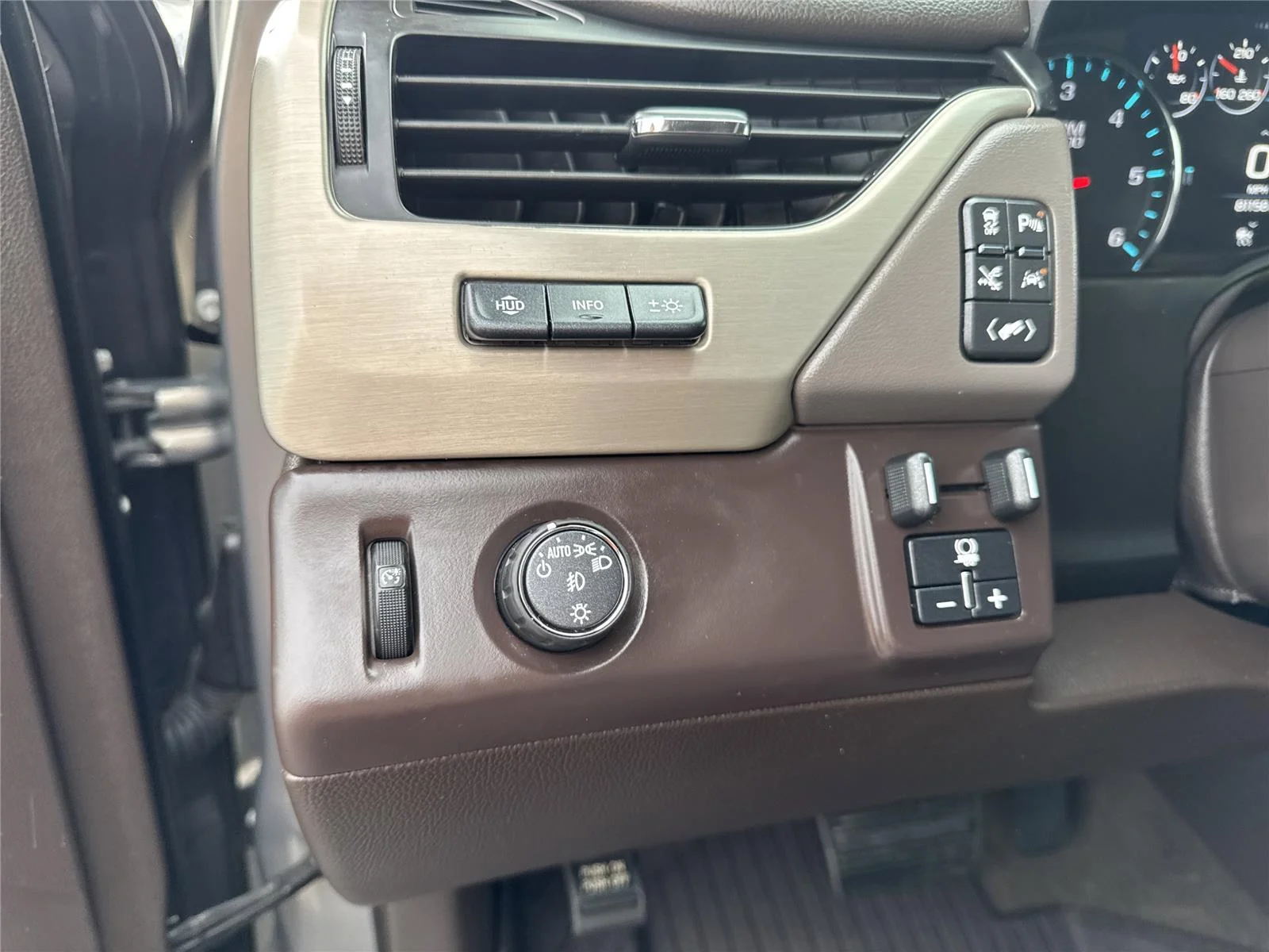 Used 2019 PEPPERDUST METALLIC GMC Denali image 21