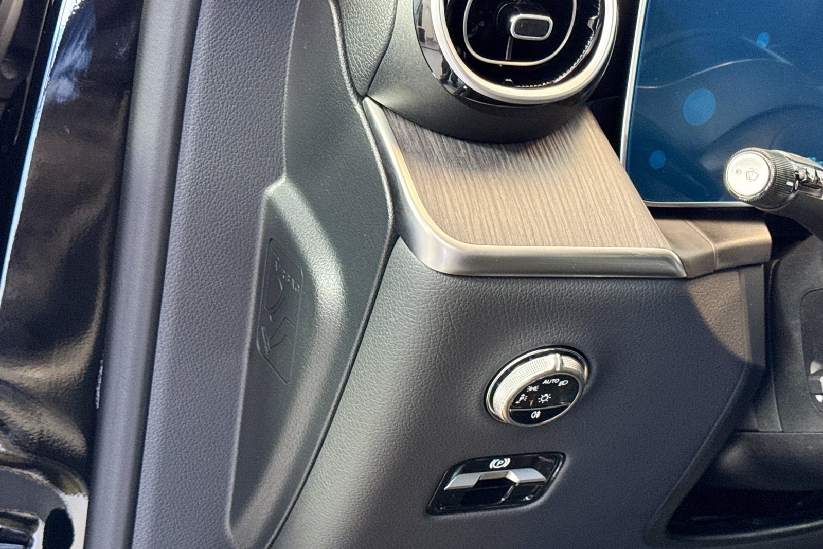 New 2026 Black Mercedes-Benz GLC 300 image 10