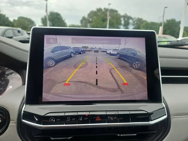 Used 2023 Gray Jeep Limited image 21