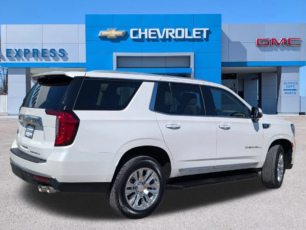 Used 2023 White GMC Denali image 3
