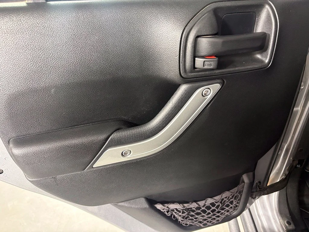 Used 2016 Silver Jeep Unlimited Rubicon image 31