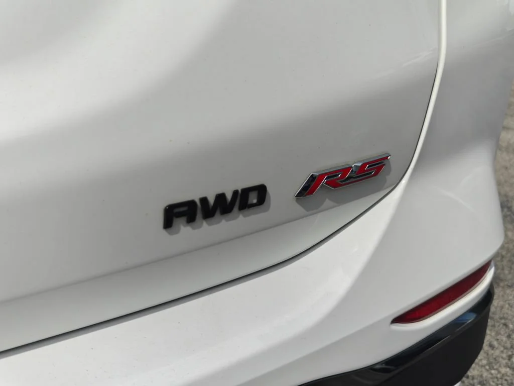 Used 2022 Summit White Chevrolet RS image 8