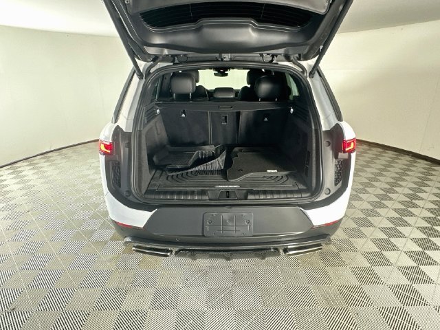Used 2025  Land Rover SE image 26