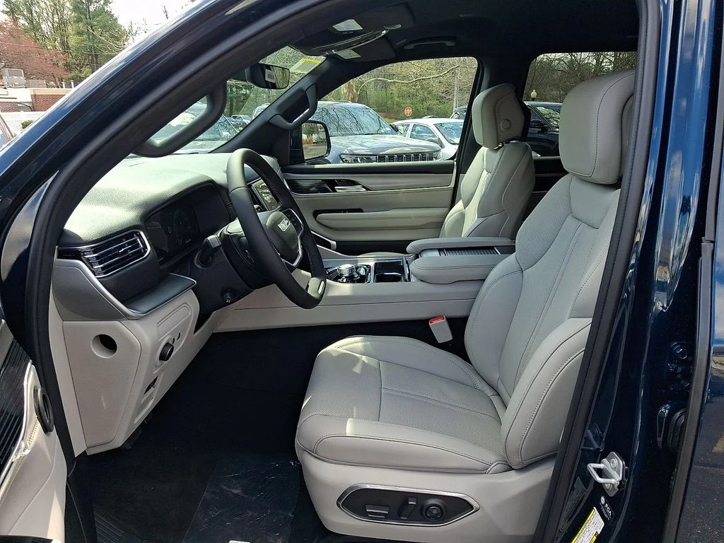 New 2026 Fathom Blue Pearl-Coat Exterior Paint (Late Availability) Jeep Limited Altitude image 9