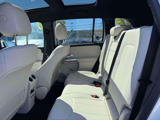Used 2026 Polar White Mercedes-Benz GLB 250 image 34
