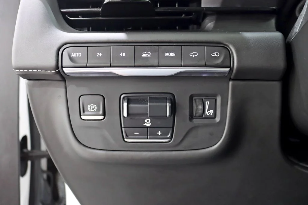 Used 2023 White Cadillac Sport Platinum image 17