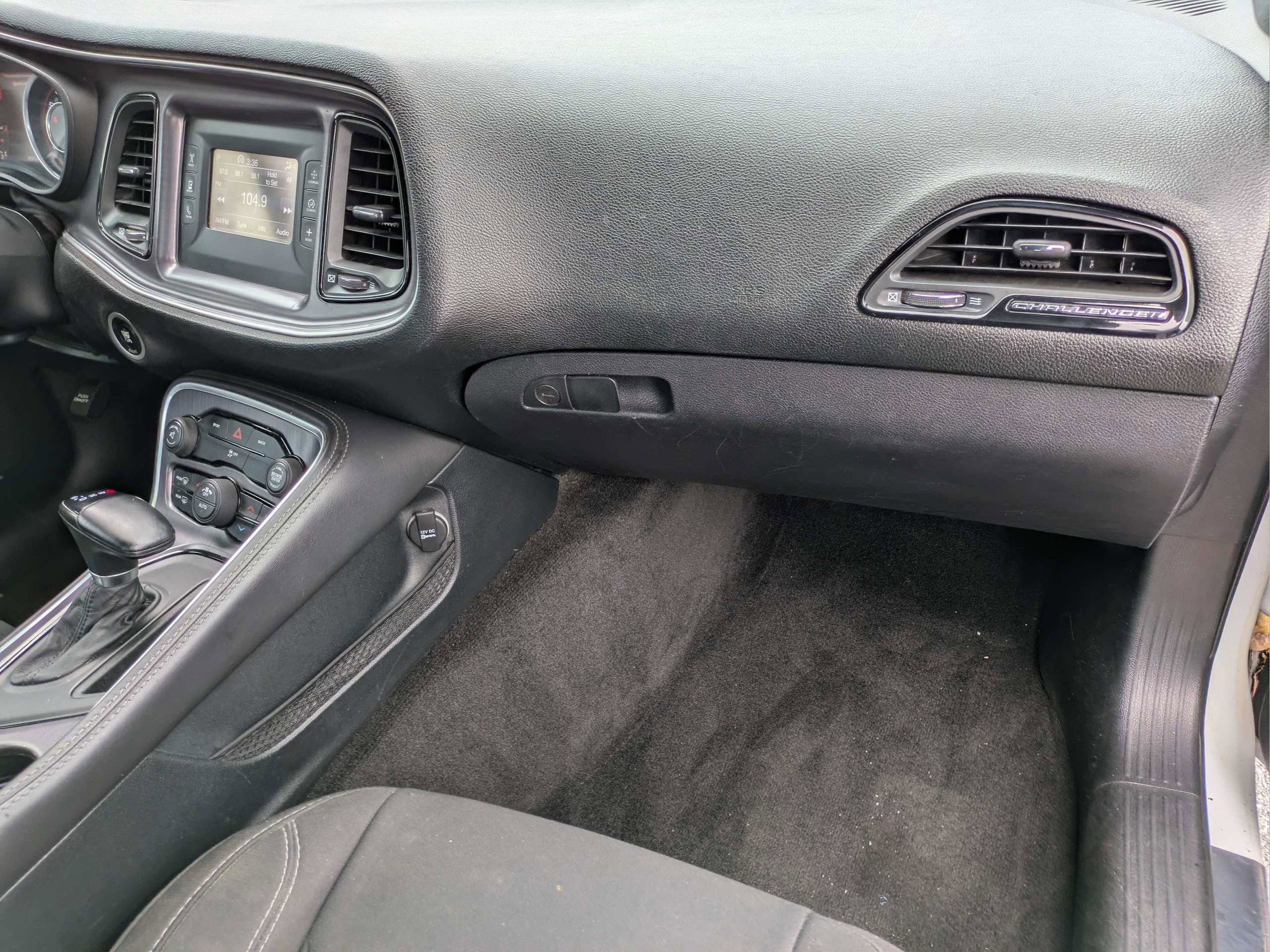 Used 2015 Bright White Clearcoat Dodge SXT image 14