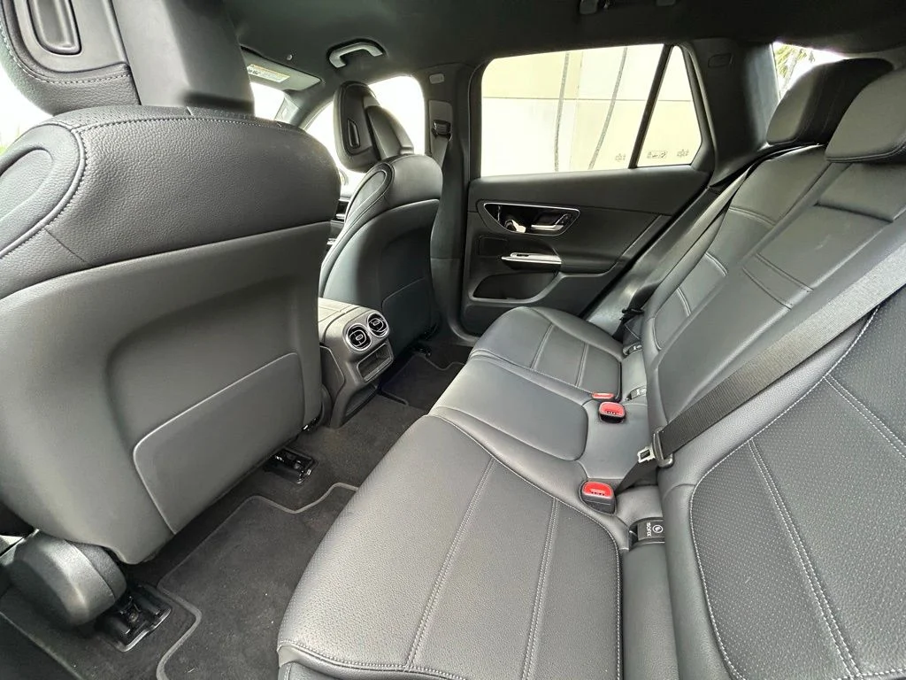 Used 2025  Mercedes-Benz GLC 300 image 43