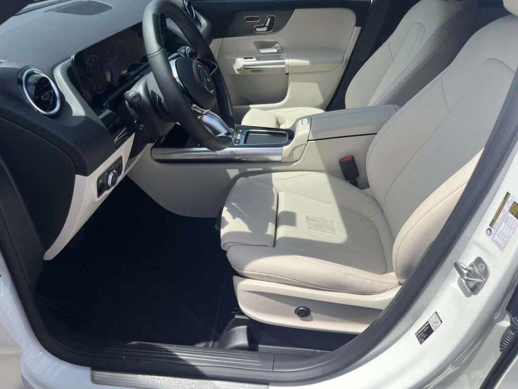 New 2026 Polar White Mercedes-Benz GLA 250 image 16