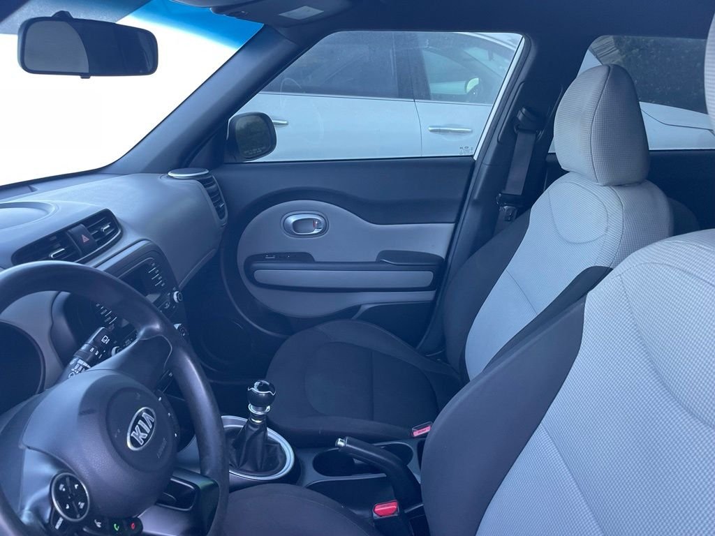 Used 2015 Clear White Kia Base image 6