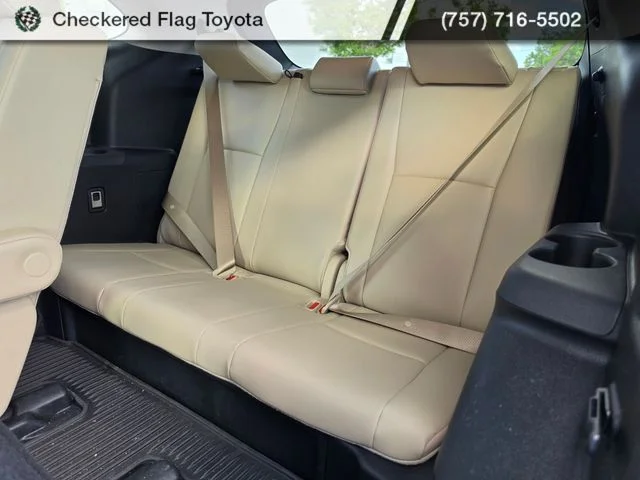 Used 2025 Wind Chill Pearl Toyota XLE image 19