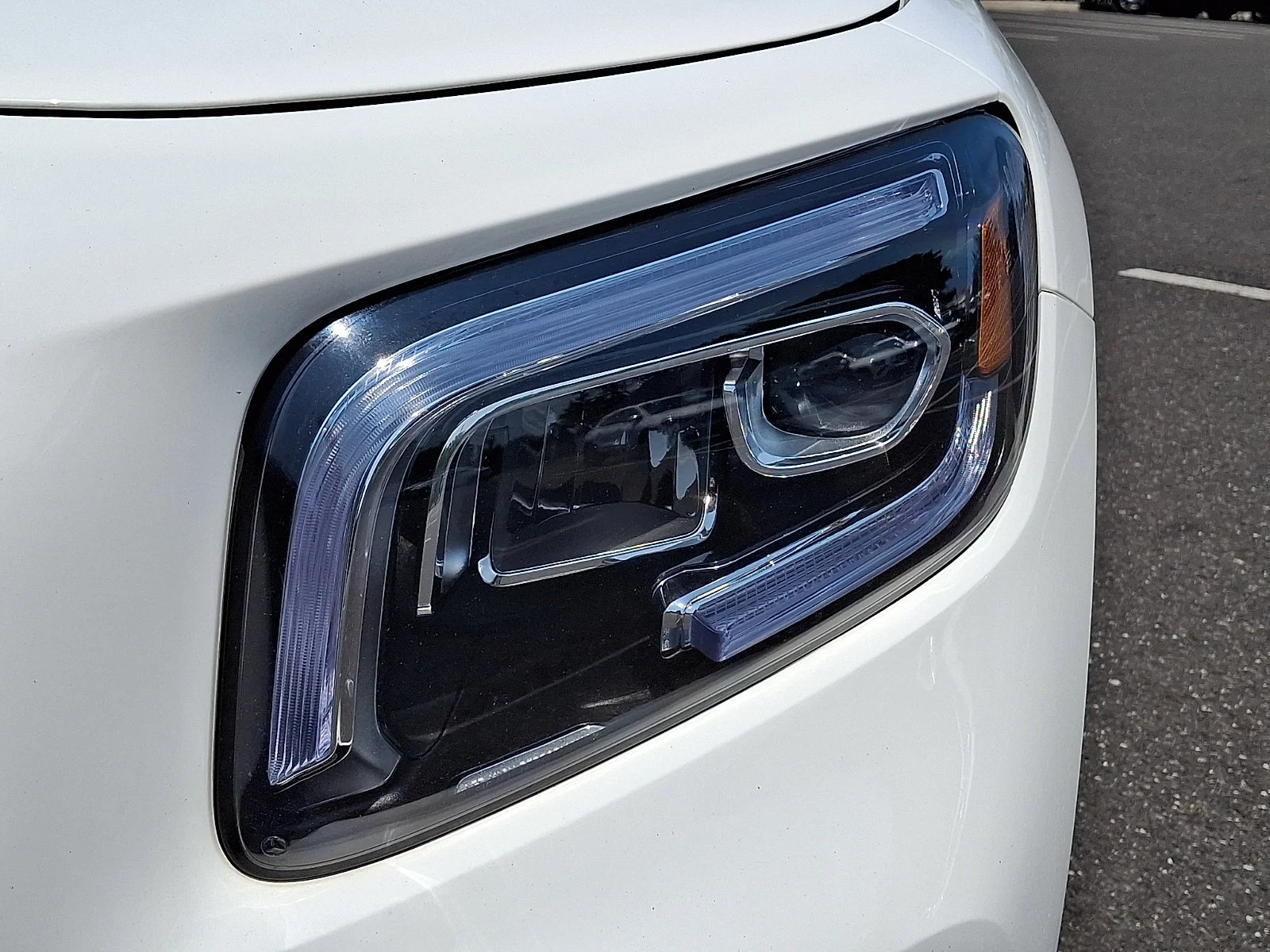 Used 2022 Polar White   149 Mercedes-Benz GLB 250 image 9