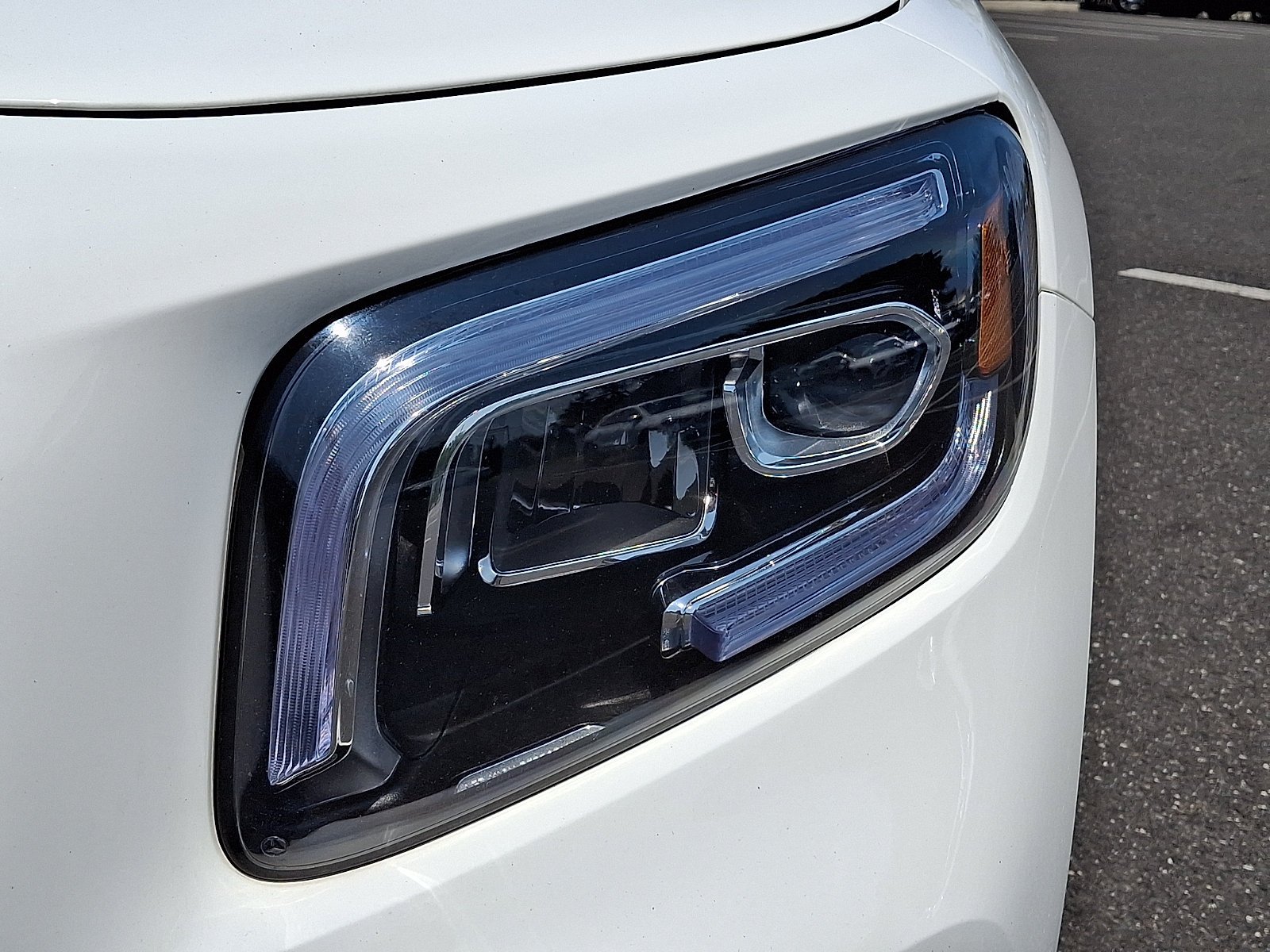 Certified Used 2022 Polar White   149 Mercedes-Benz GLB 250 image 9