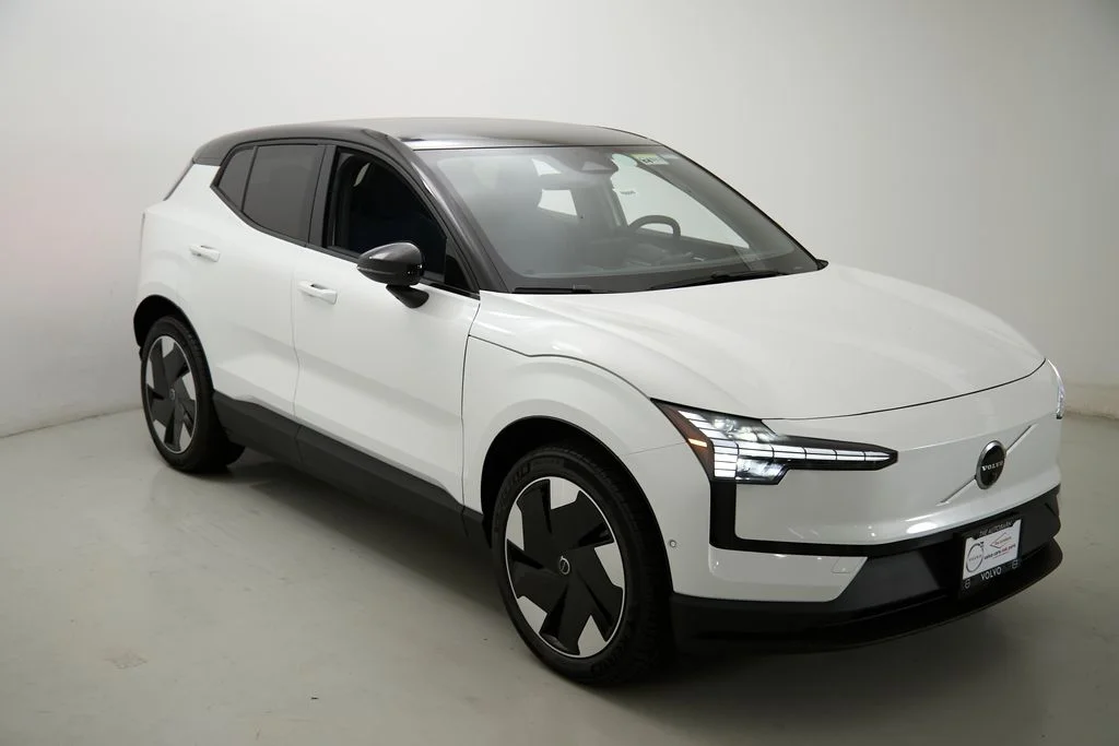 New 2026 Crystal White Volvo Ultra image 4