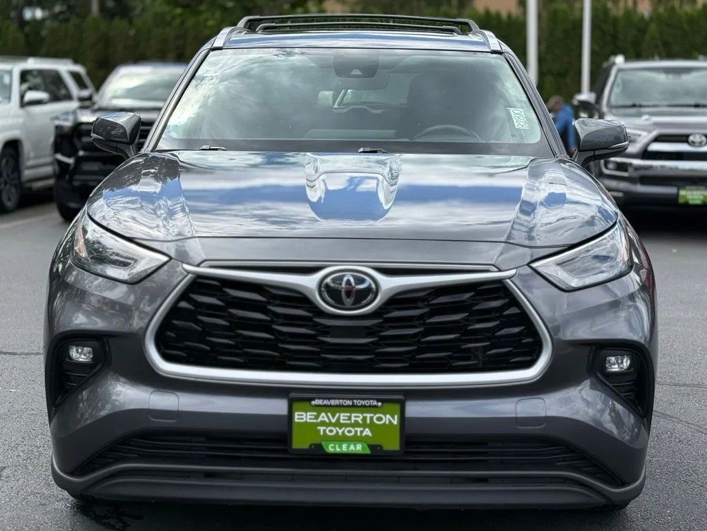 Used 2023 Gray Toyota XLE image 8
