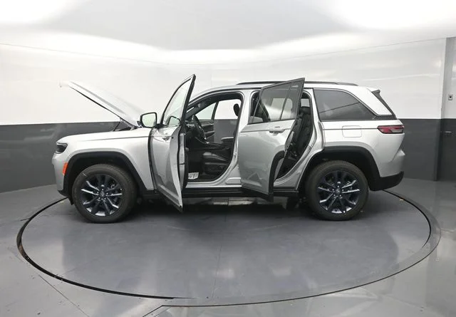 New 2026 Silver Zynith Jeep  image 32