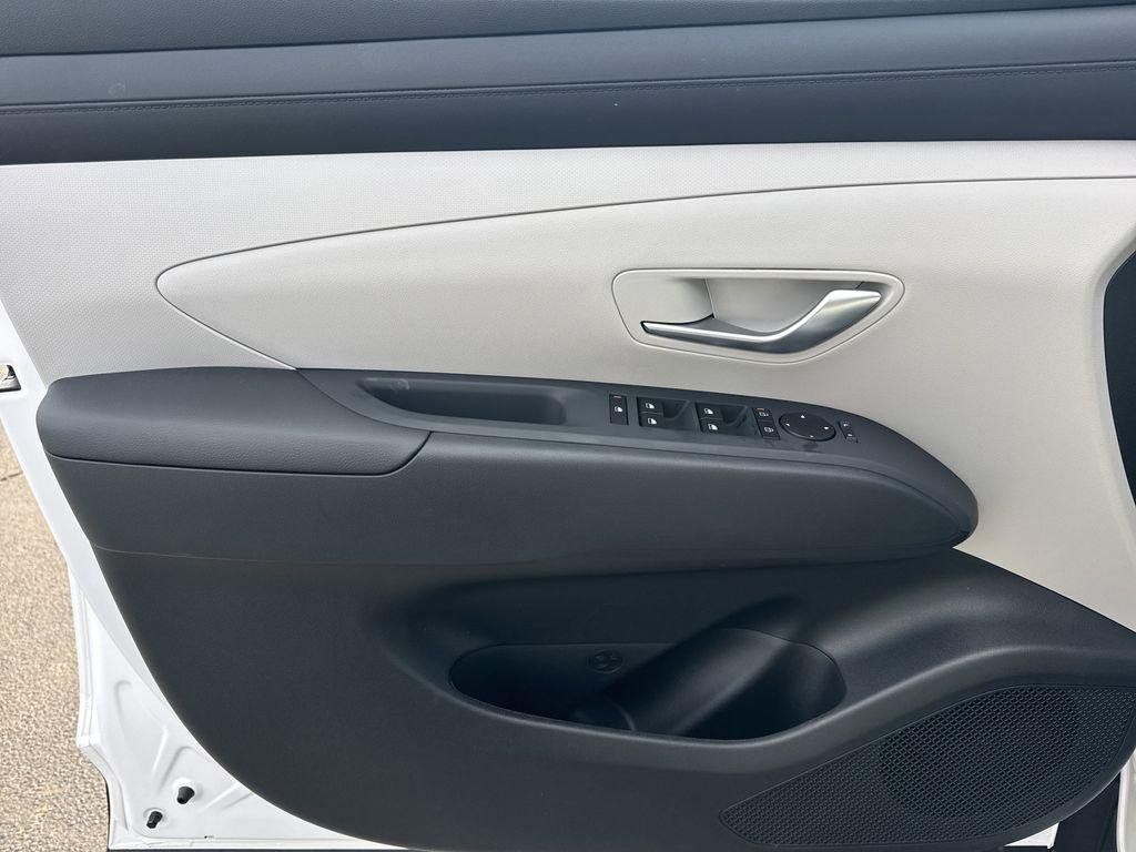 New 2026 White Hyundai SEL FWD image 9