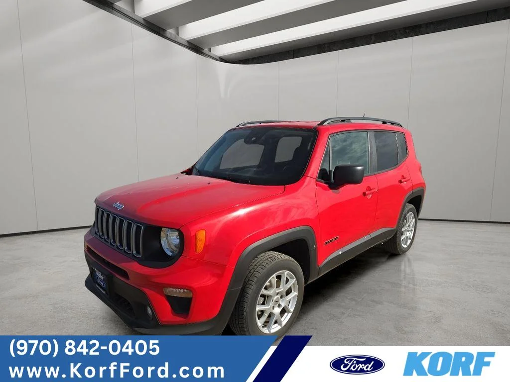 Used 2022  Jeep Latitude image 1