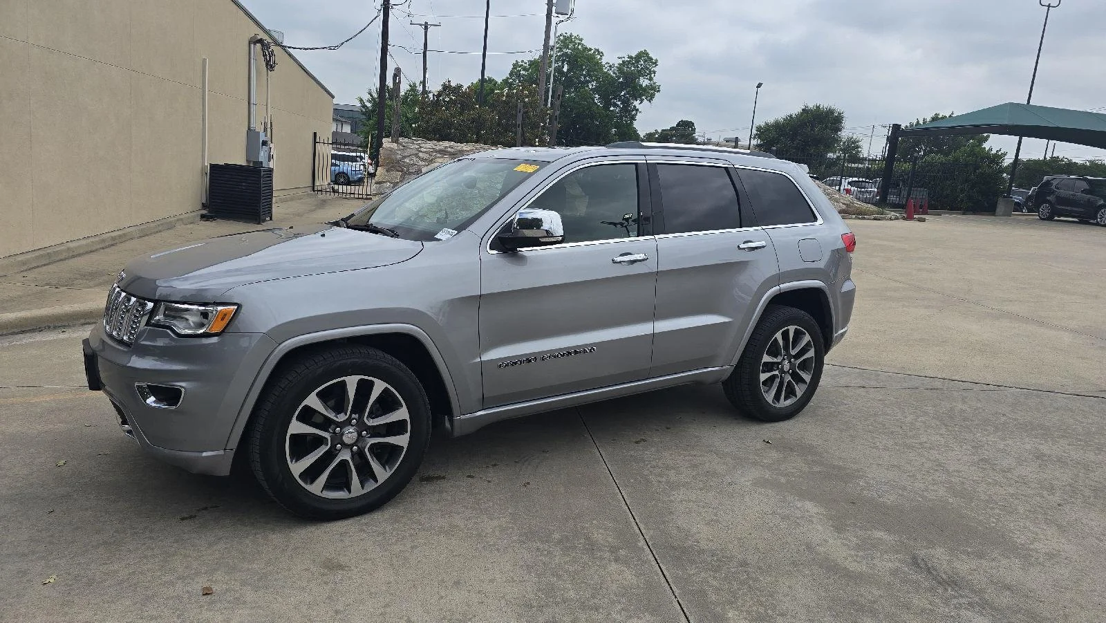2017 Jeep Grand Cherokee Overland 4WD's photo