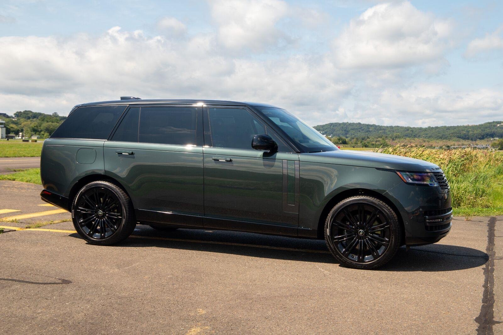 Used 2024 GREEN Land Rover SE image 14