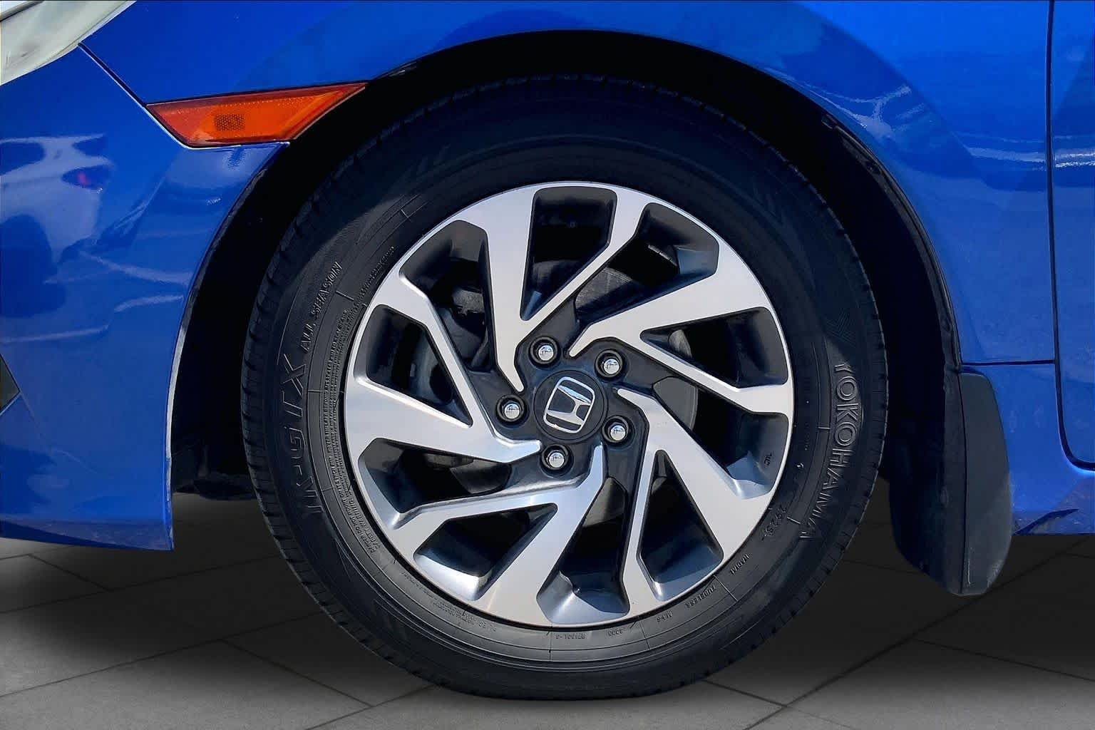 Used 2018 Crystal Black Pearl Honda EX image 9