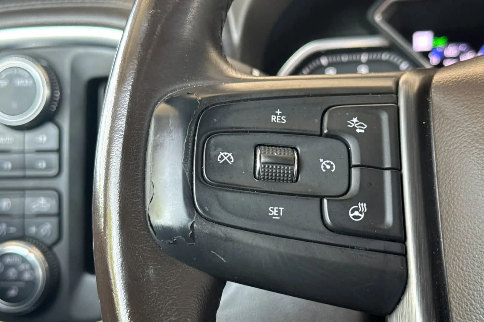 Used 2020 Onyx Black GMC Denali image 27
