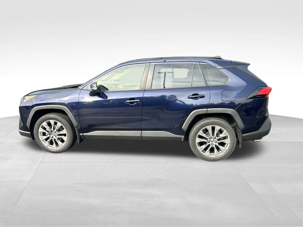 Used 2020 Blue Toyota XLE Premium image 2