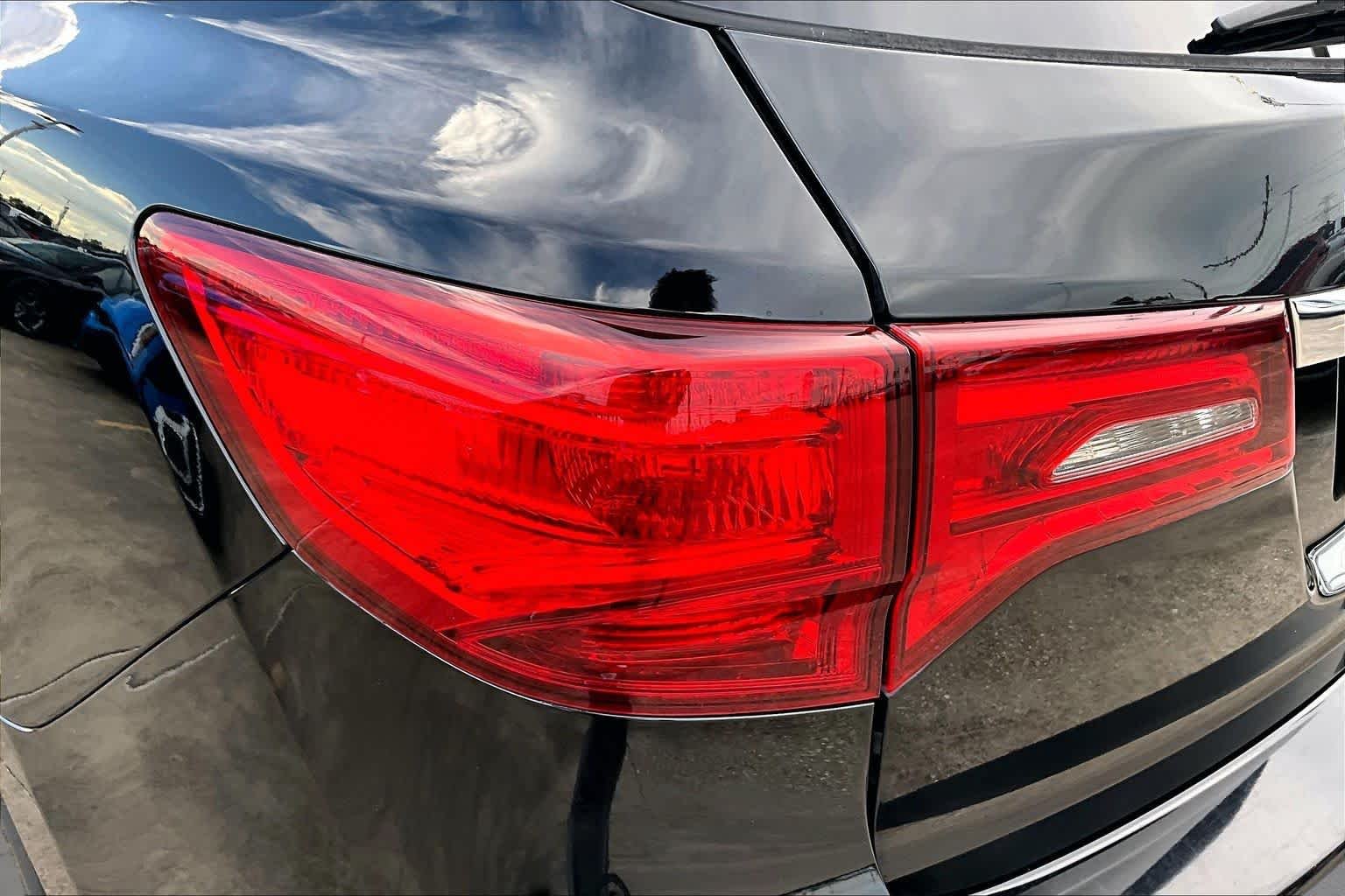 Used 2018 Crystal Black Pearl Acura w/Technology Pkg image 29