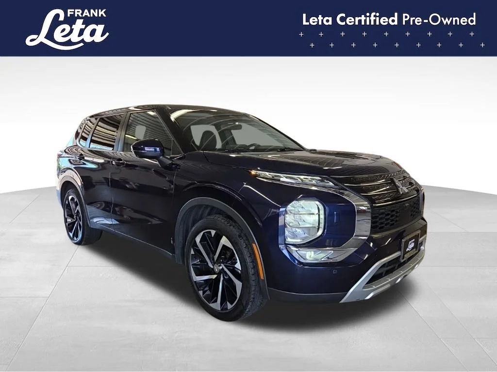Used 2022 Blue Mitsubishi SE image 8