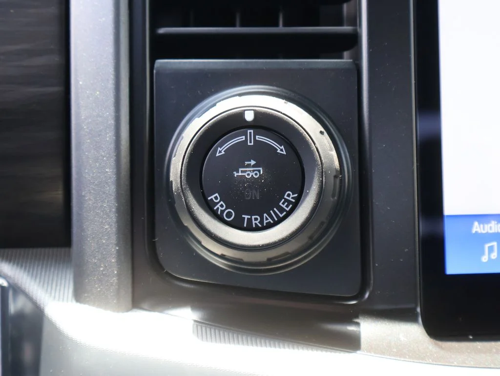 New 2026 Iconic Silver Metallic Ford Lariat® image 32
