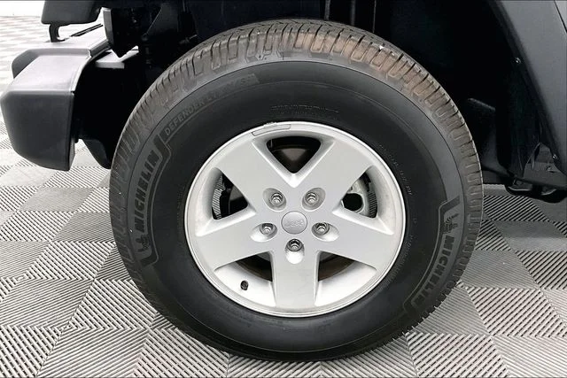 Used 2017 Granite Crystal Metallic Clearcoat Jeep Sport image 10