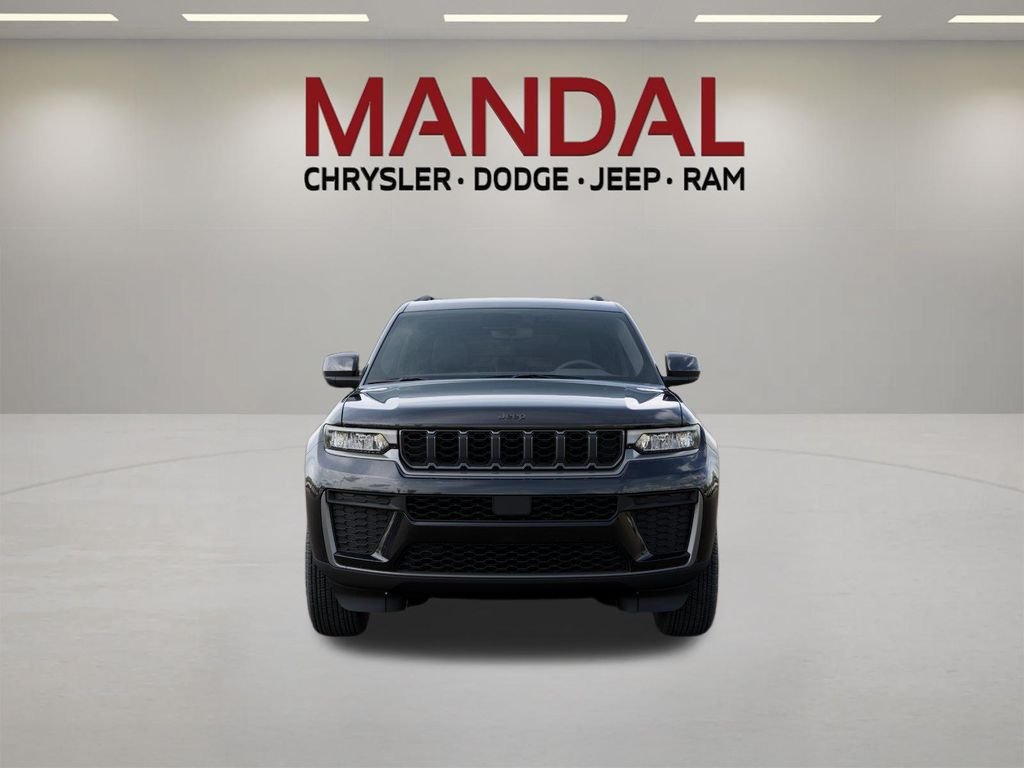 New 2026 Diamond Black Crystal Pearl-Coat Exterior Paint Jeep Laredo Altitude image 6