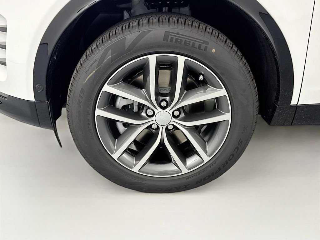 New 2026 Fuji White Land Rover Landmark image 31