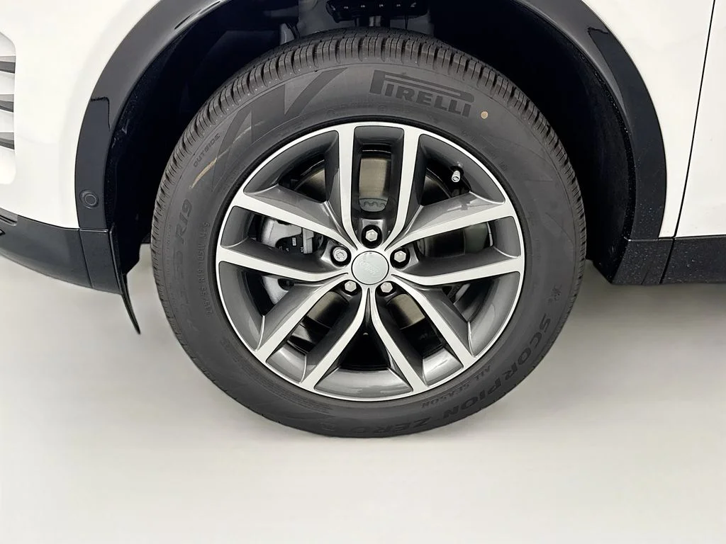 New 2026 Fuji White Land Rover Landmark image 31