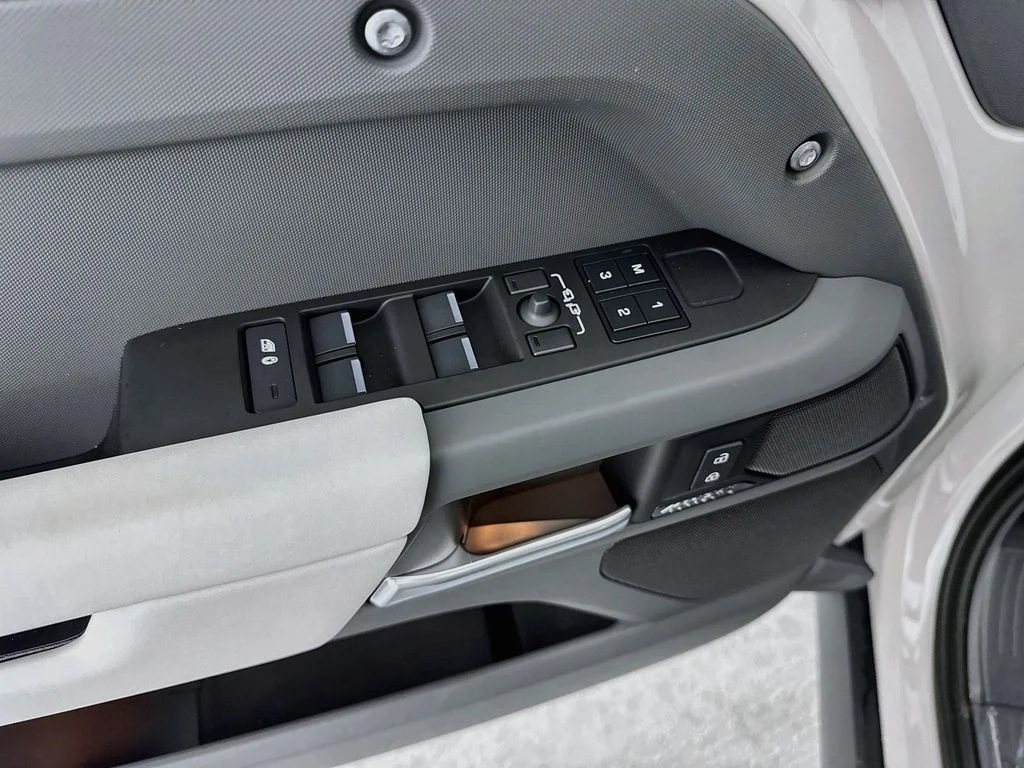 New 2026 Borasco Grey Land Rover X-Dynamic SE image 18
