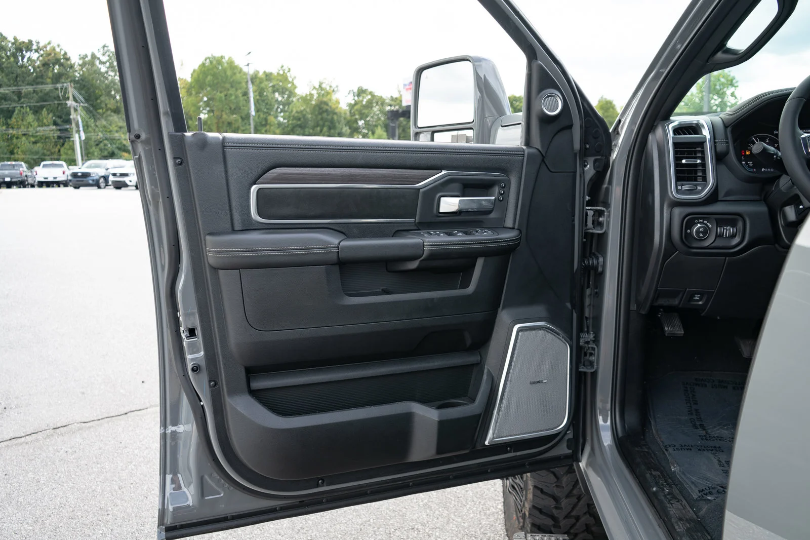 New 2026 Ceramic Gray Clear-Coat Exterior Paint RAM Laramie image 33