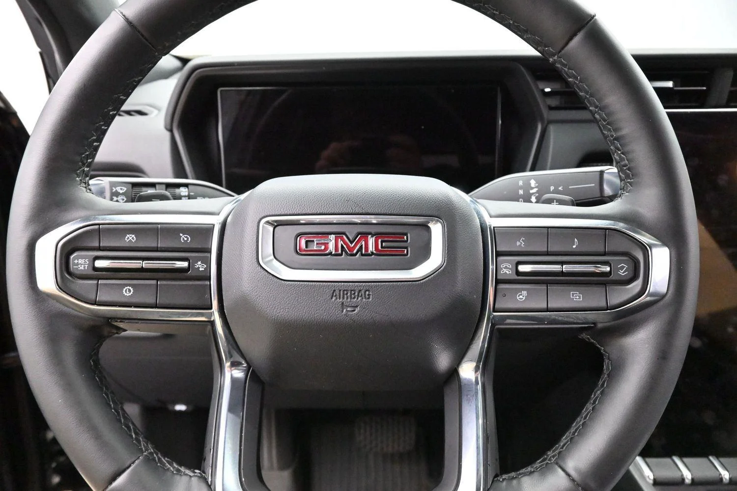 Used 2025 Ebony Twilight Metallic GMC Elevation image 16
