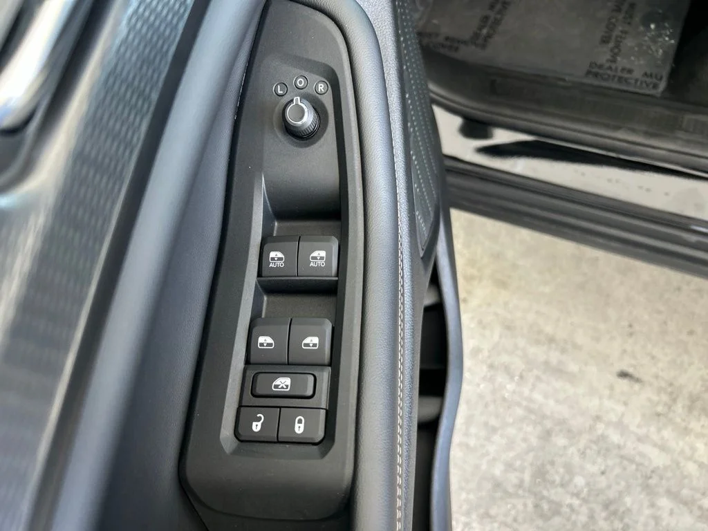 Used 2025 Black Jeep Laredo image 36