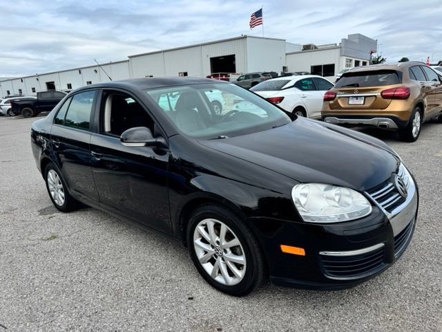 Used 2010 Silver Volkswagen Limited image 11