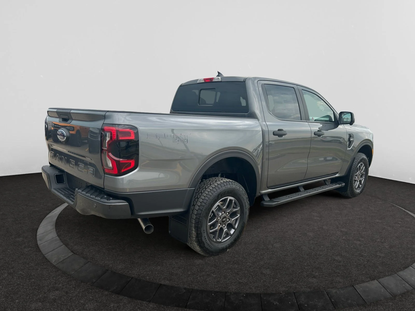 New 2026 Carbonized Grey Metallic Ford XLT image 5