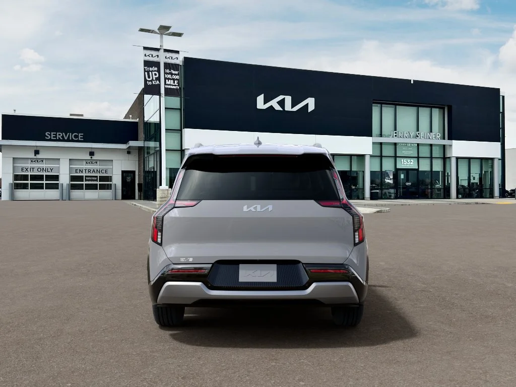 New 2026 Wolf Gray Kia Land AWD image 5