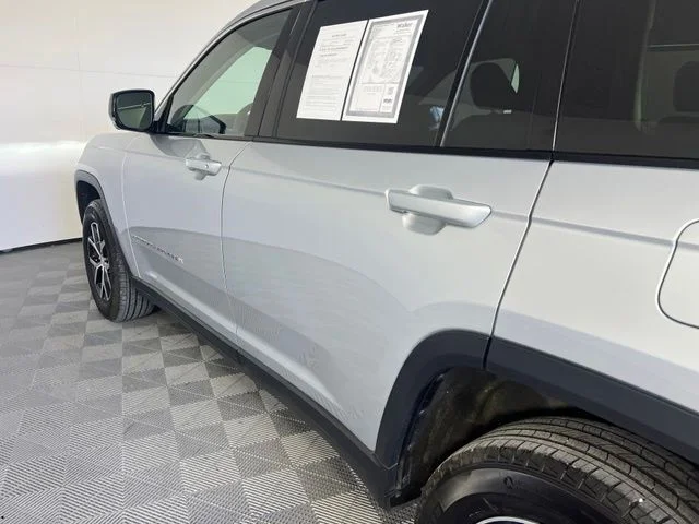 Used 2023 Silver Jeep Limited image 10