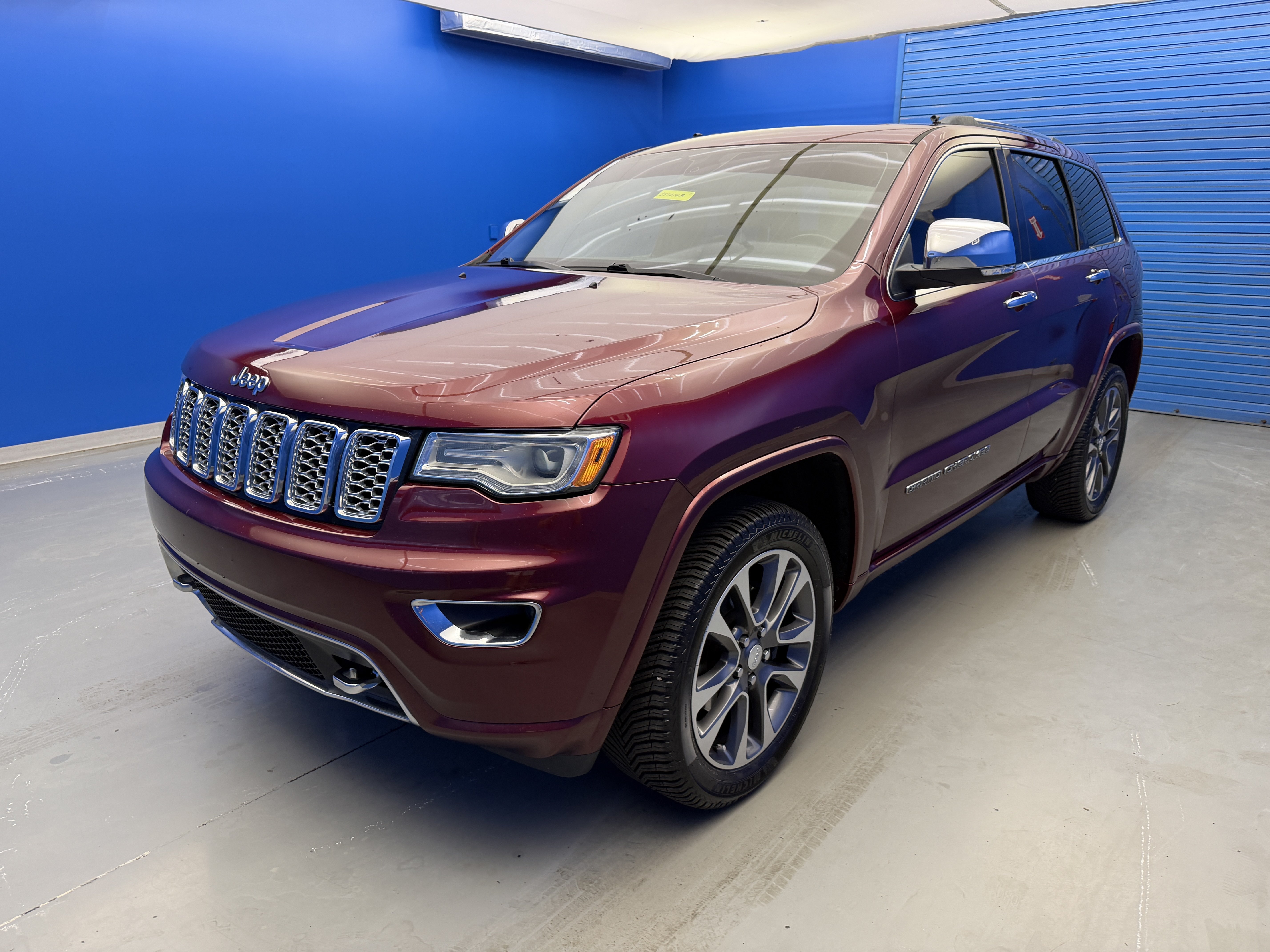 Used 2017 Velvet Red Pearlcoat Jeep Overland image 4
