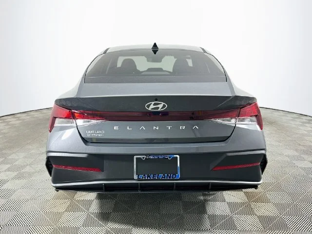 New 2026 Gray Hyundai SE image 4