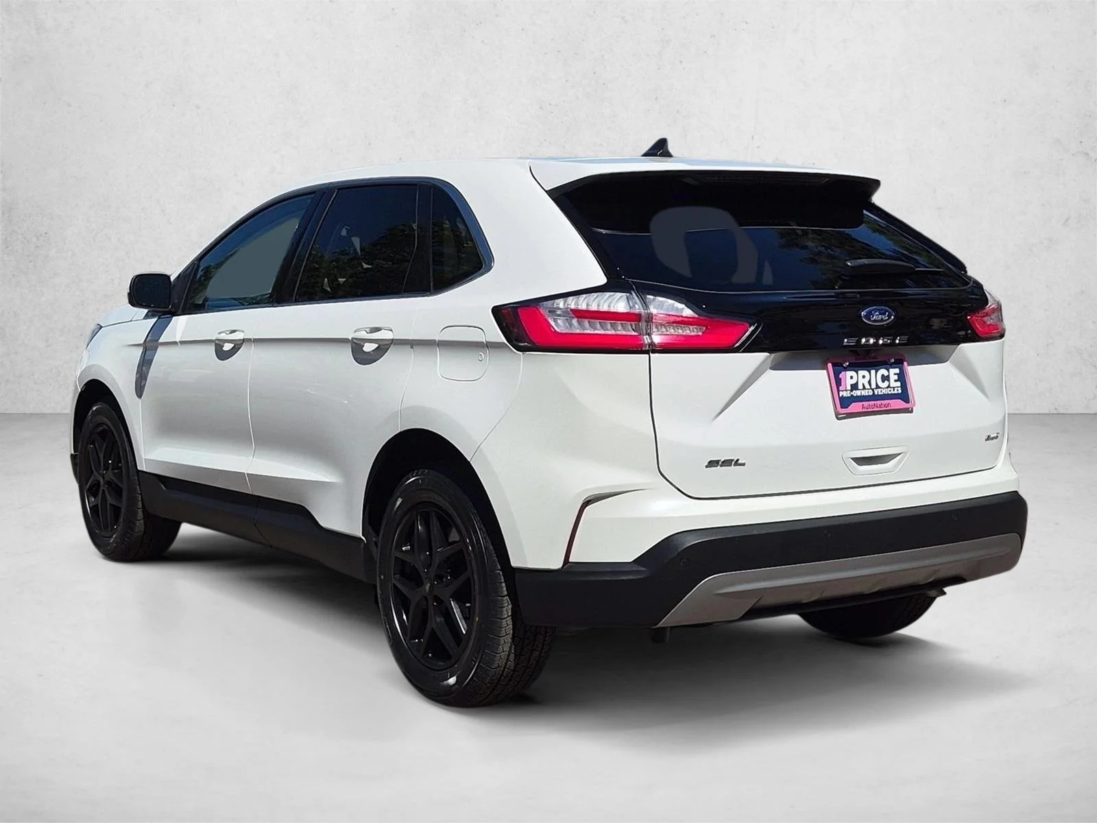 Used 2024 Star White Ford SEL image 8
