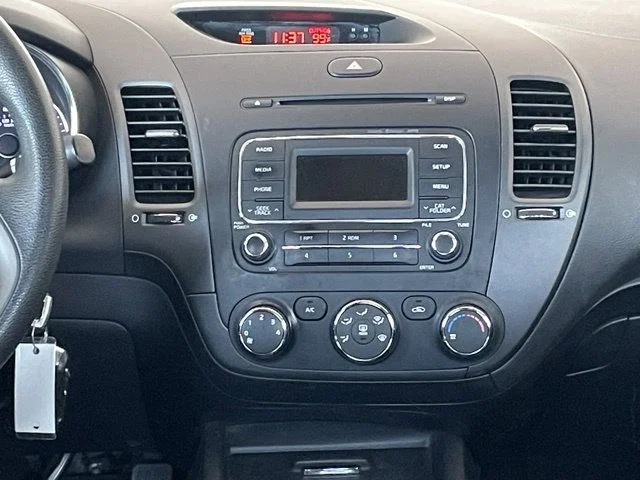 Used 2016 Steel Blue Metallic Kia LX image 12