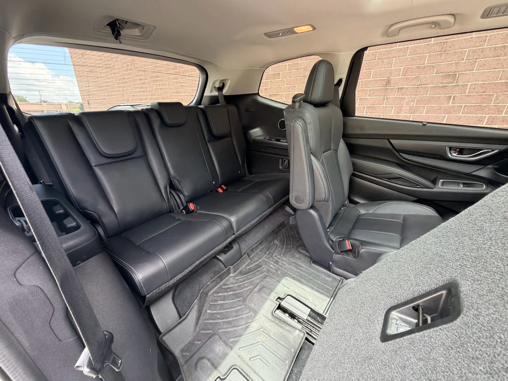 Used 2023 Ice Silver Metallic Subaru Limited image 23